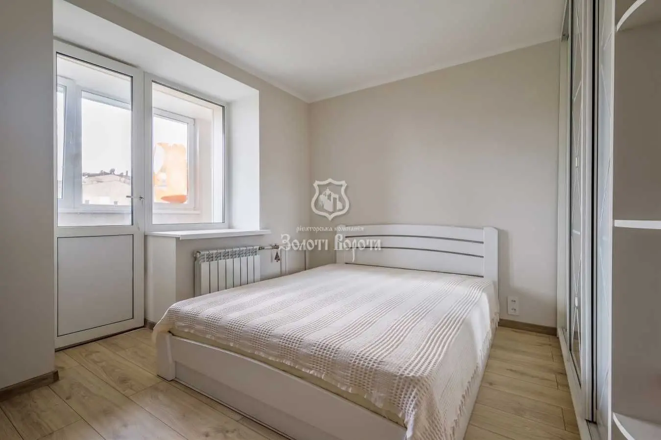 Фото Selling a 3-room apartment, 110 sq.m., Mezhyhirska Street 43 Kyiv, price: 150000 USD, code 5409