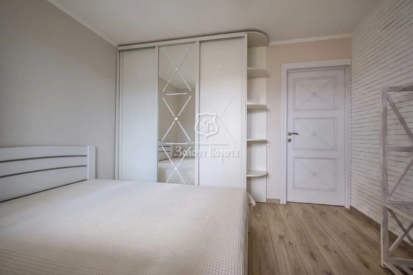 Фото Selling a 3-room apartment, 110 sq.m., Mezhyhirska Street 43 Kyiv, price: 150000 USD, code 5409