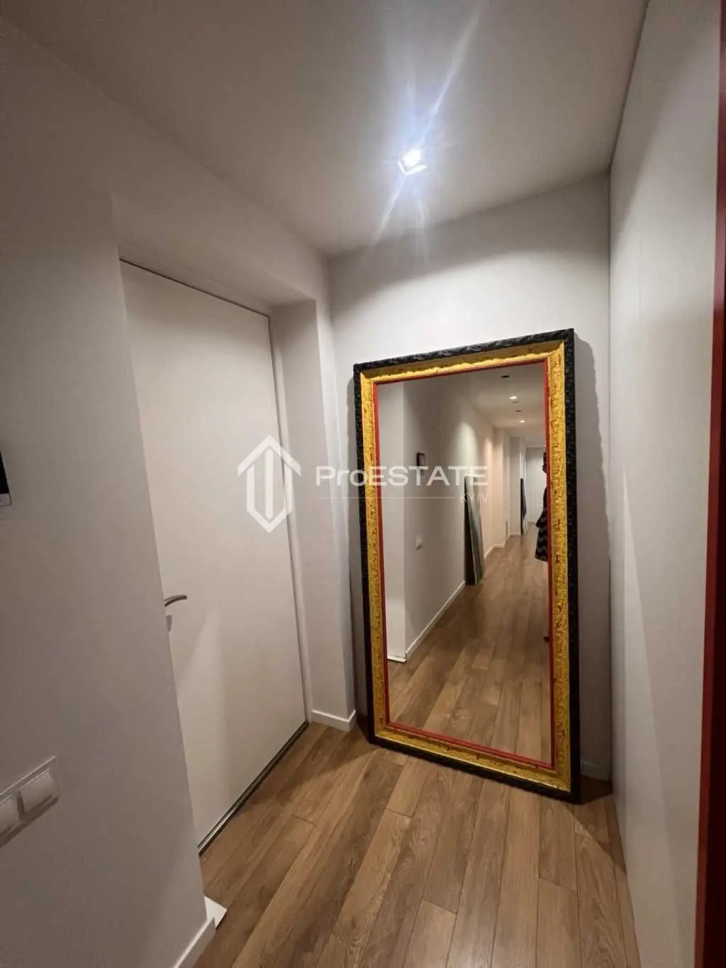 Фото Продаю 4-комнатную квартиру, 221 кв. м, Евгения Коновальца ул. (Щорса) 36 Киев, цена: 365000 USD, код 5422