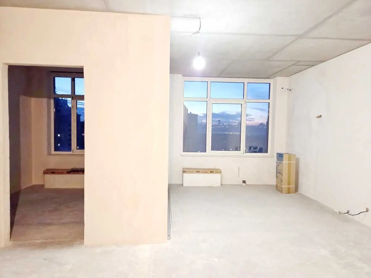 Фото Selling a 1-room apartment, 45 sq.m., Yevhena Sverstiuka Street  Kyiv, price: 89000 USD, code 5428