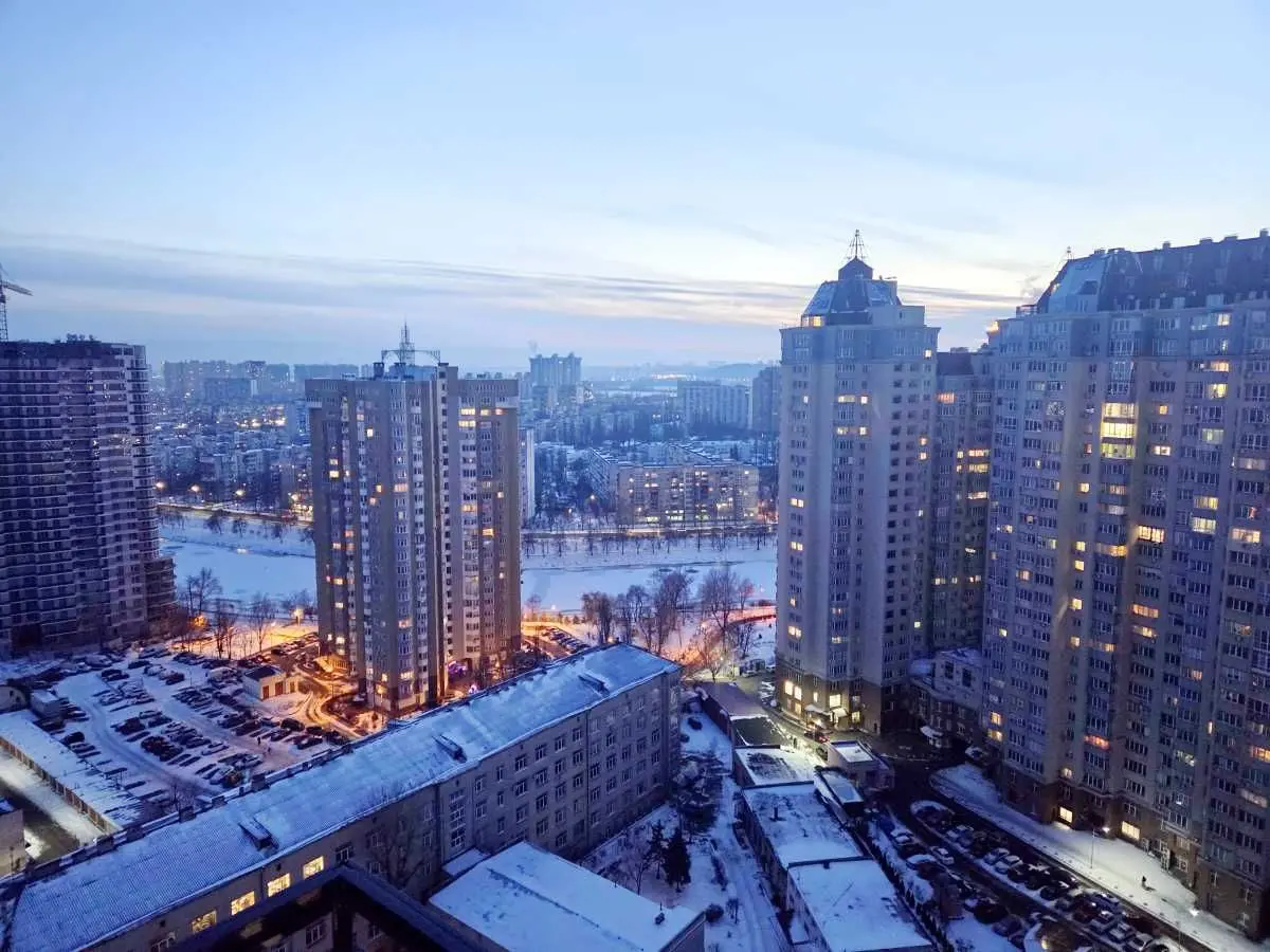 Фото Selling a 1-room apartment, 45 sq.m., Yevhena Sverstiuka Street  Kyiv, price: 89000 USD, code 5428