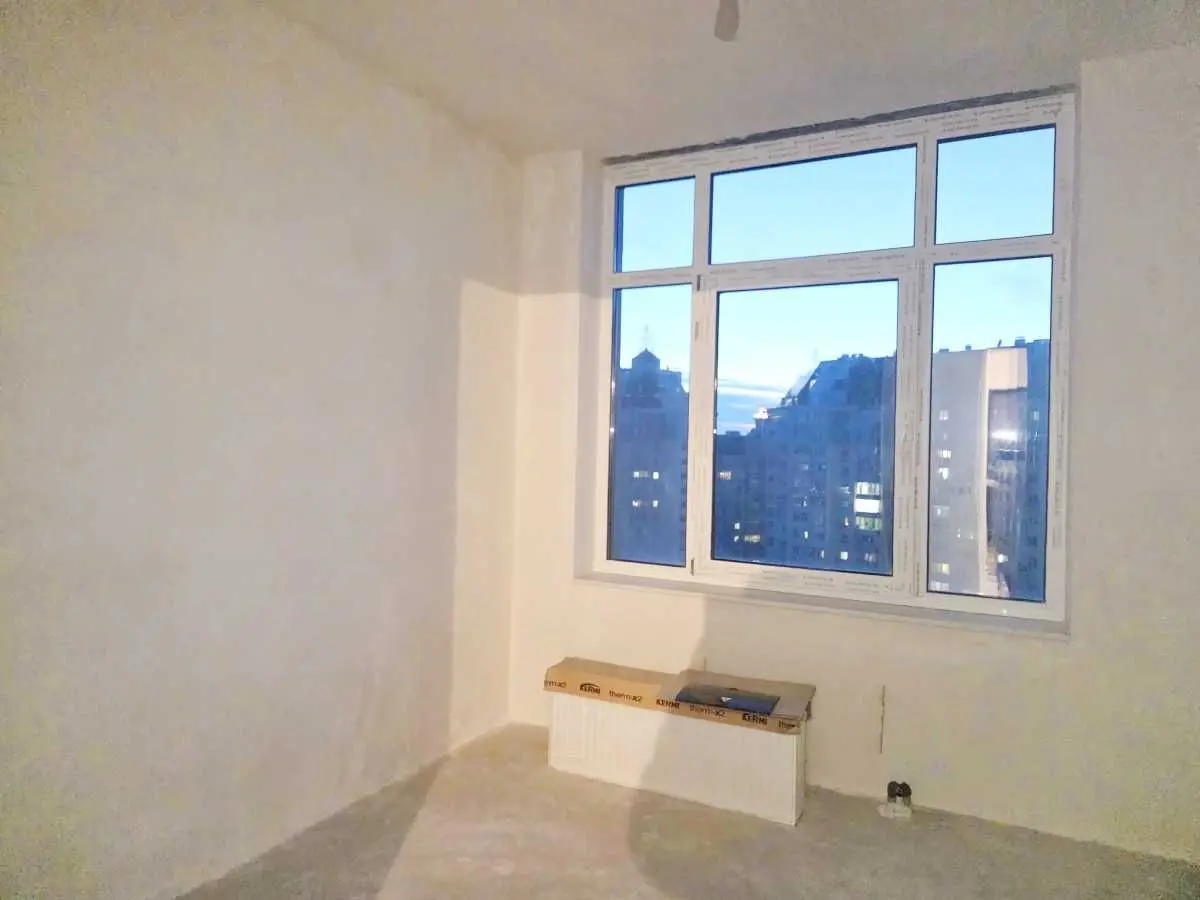 Фото Selling a 1-room apartment, 45 sq.m., Yevhena Sverstiuka Street  Kyiv, price: 89000 USD, code 5428