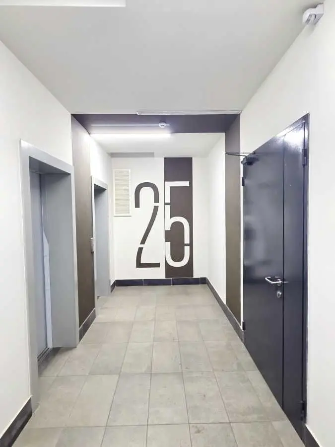Фото Selling a 1-room apartment, 45 sq.m., Yevhena Sverstiuka Street  Kyiv, price: 89000 USD, code 5428
