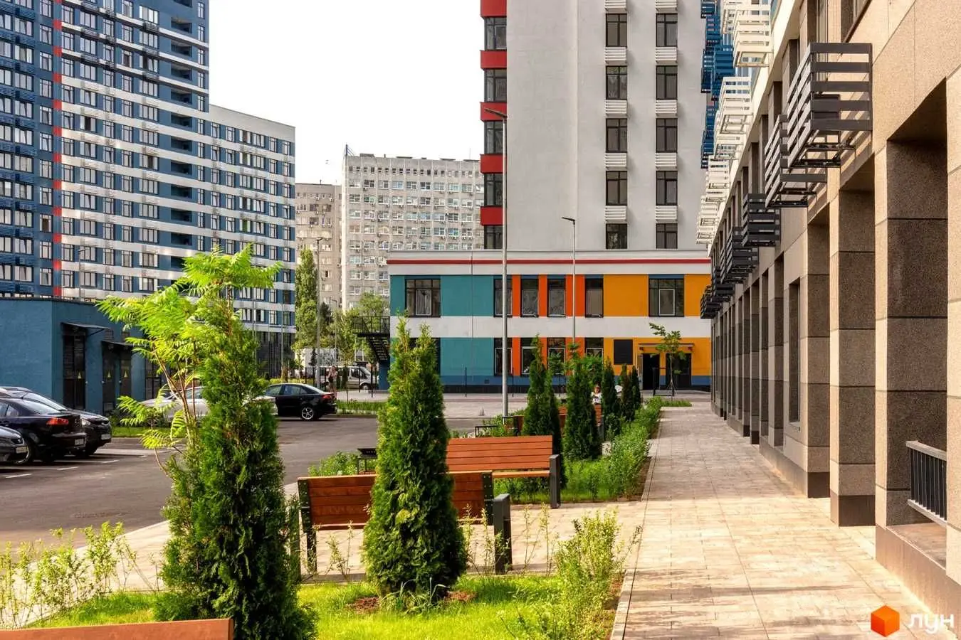 Фото Selling a 1-room apartment, 45 sq.m., Yevhena Sverstiuka Street  Kyiv, price: 89000 USD, code 5428
