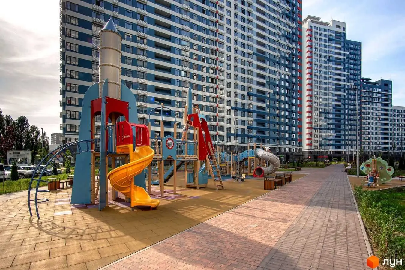 Фото Selling a 1-room apartment, 45 sq.m., Yevhena Sverstiuka Street  Kyiv, price: 89000 USD, code 5428
