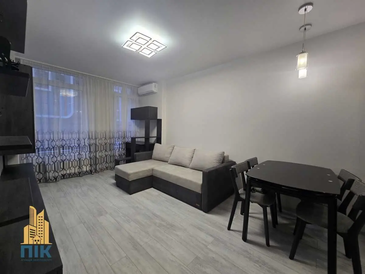 Фото Продаю 1 кімнатну квартиру, 43.5 кв. м, Тадея Рильського бульв. 1 Київ, ціна: 127000 USD, код 5468