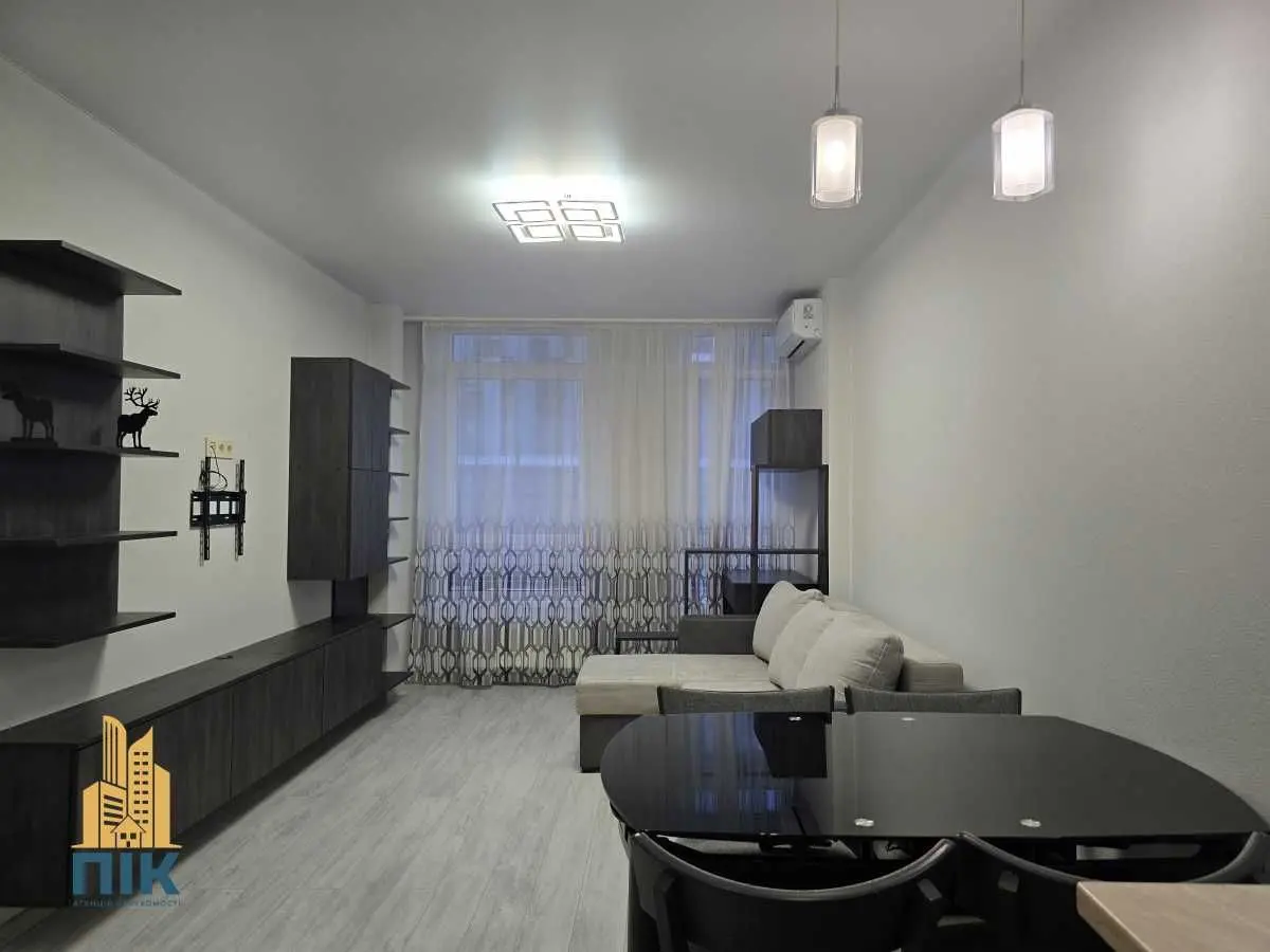 Фото Продаю 1 кімнатну квартиру, 43.5 кв. м, Тадея Рильського бульв. 1 Київ, ціна: 127000 USD, код 5468