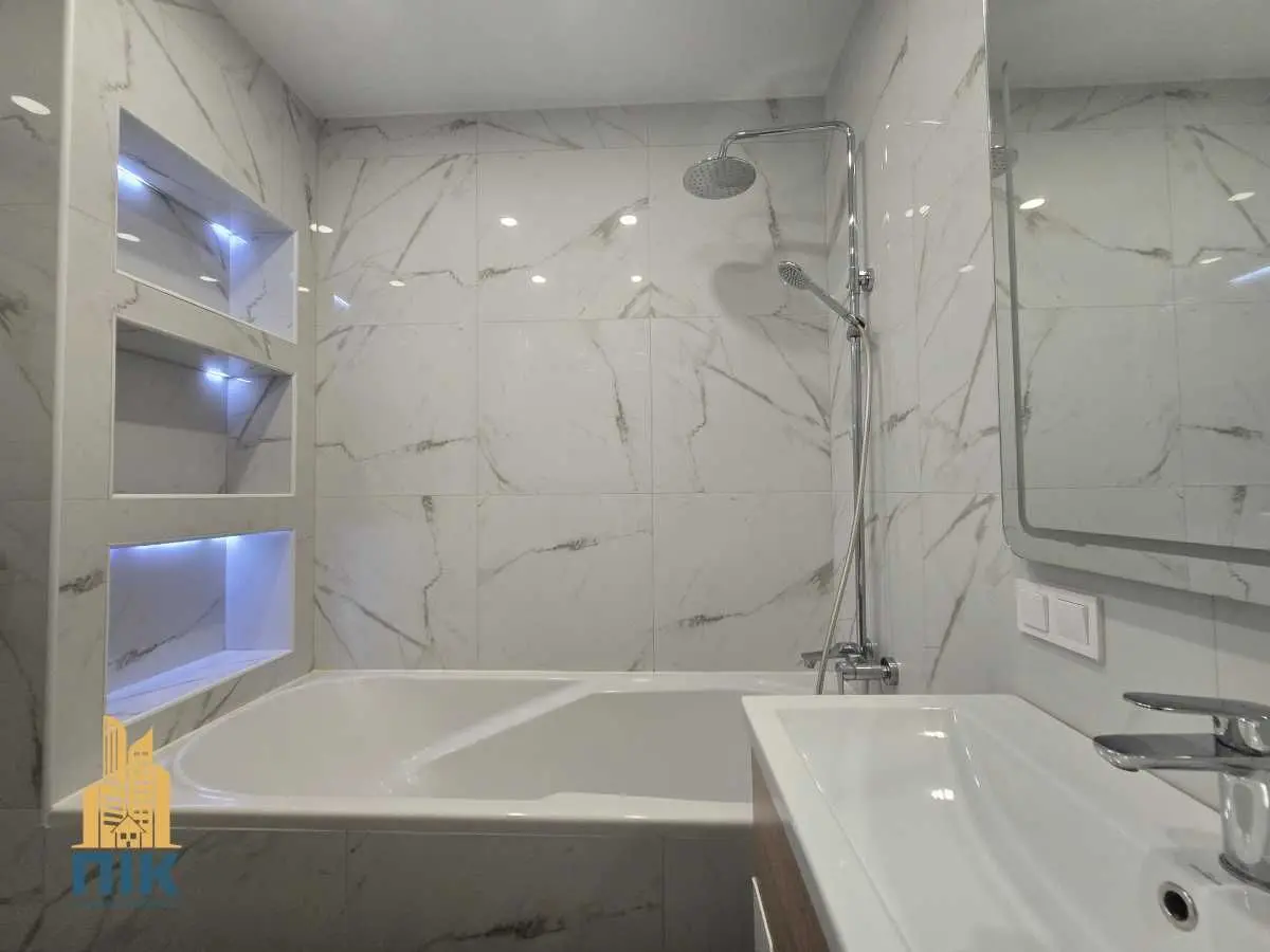 Фото Продаю 1 кімнатну квартиру, 43.5 кв. м, Тадея Рильського бульв. 1 Київ, ціна: 127000 USD, код 5468
