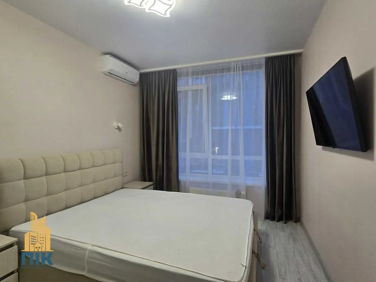 Фото Продаю 1 кімнатну квартиру, 43.5 кв. м, Тадея Рильського бульв. 1 Київ, ціна: 127000 USD, код 5468