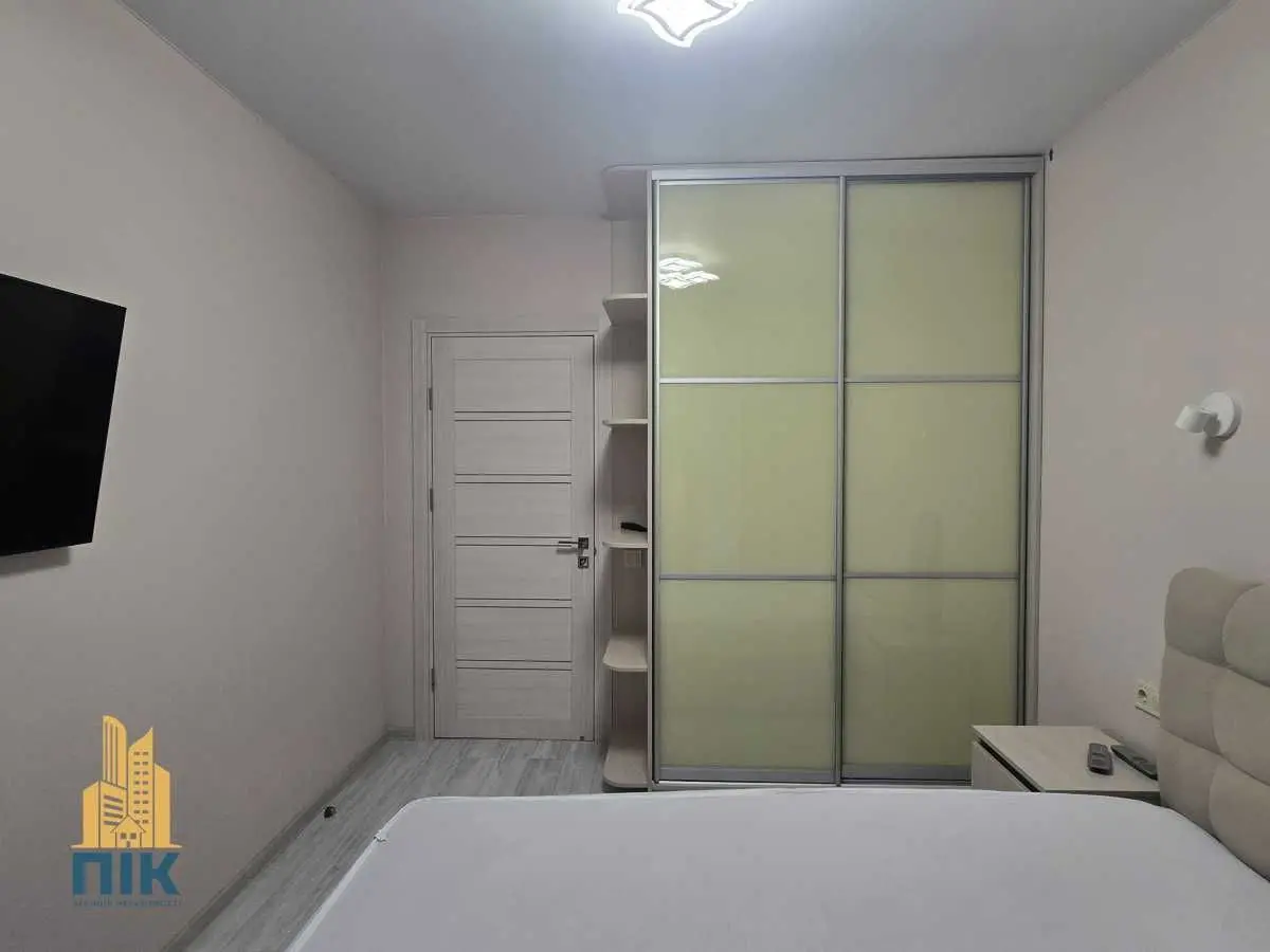 Фото Продаю 1 кімнатну квартиру, 43.5 кв. м, Тадея Рильського бульв. 1 Київ, ціна: 127000 USD, код 5468