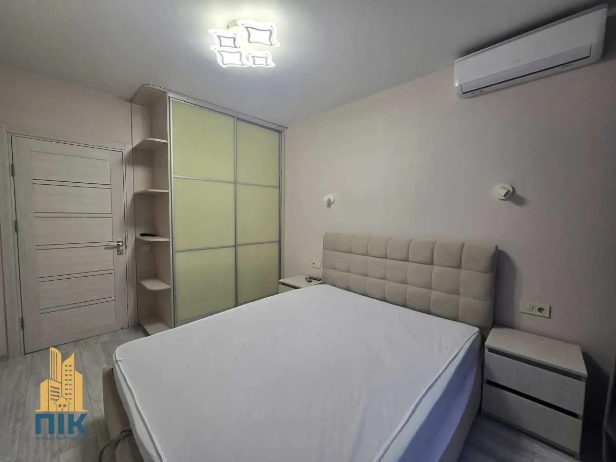 Фото Продаю 1 кімнатну квартиру, 43.5 кв. м, Тадея Рильського бульв. 1 Київ, ціна: 127000 USD, код 5468