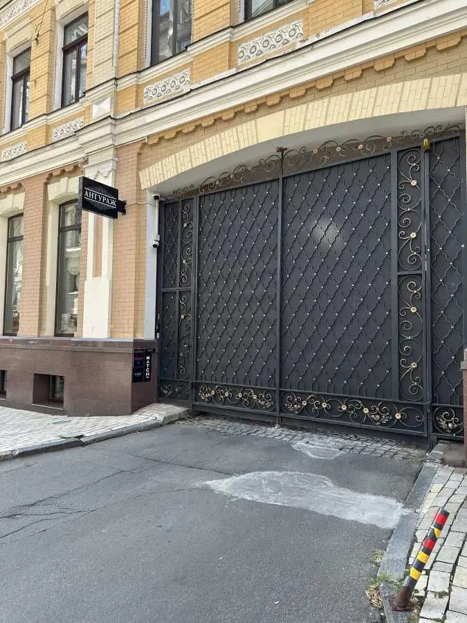 Фото Продаю паркінг, гараж, 17 кв. м, Володимирська вул.  Київ, ціна: 60000 USD, код 5472