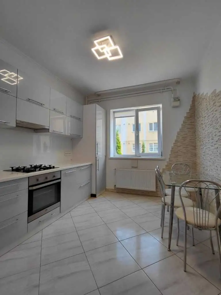 Фото Selling a 2-room apartment, 52 sq.m., Strumovka, price: 85000 USD, code 5473