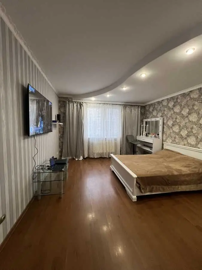 Фото Продаю 3 кімнатну квартиру, 120 кв. м, Голосіївський просп. (40-річчя Жовтня)  Київ, ціна: 210000 USD, код 5528