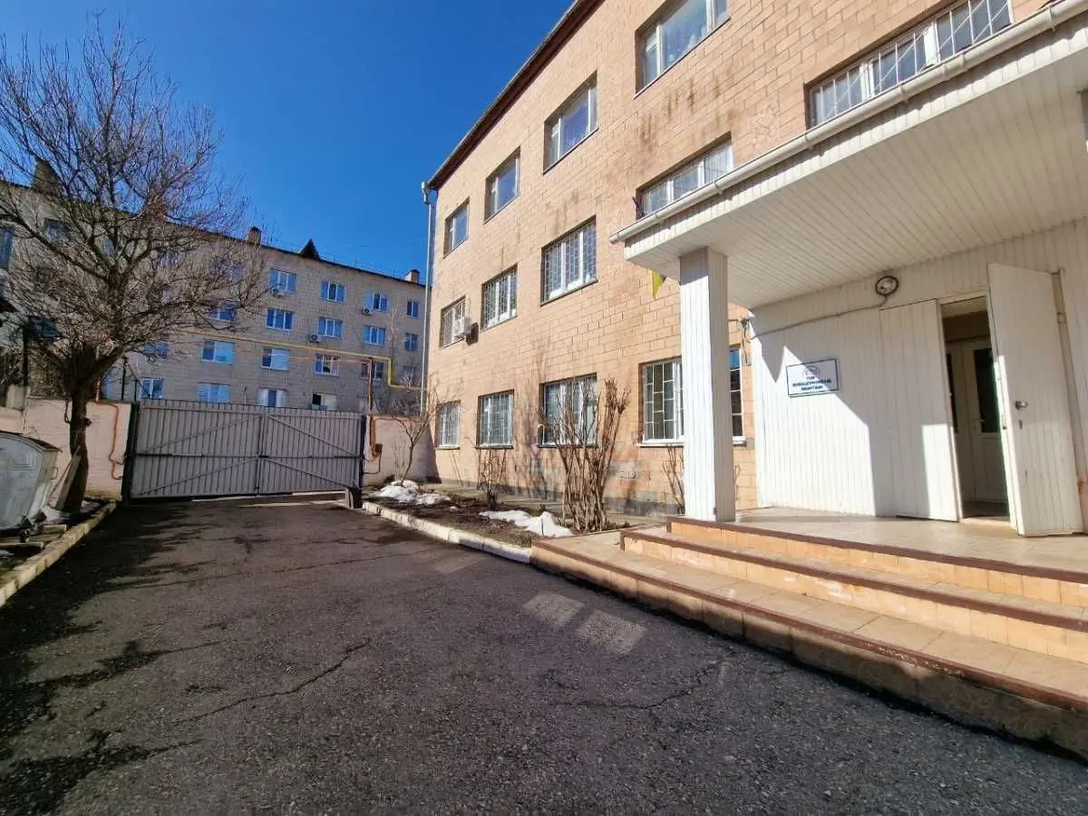 Фото Продаю офіс, 962 кв. м, Молодіжна вул.  Біла Церква, ціна: 280000 USD, код 5540