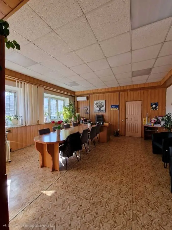 Фото Продаю офіс, 962 кв. м, Молодіжна вул.  Біла Церква, ціна: 280000 USD, код 5540