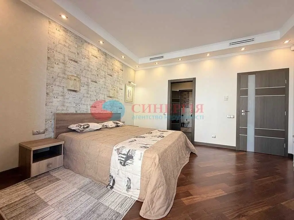 Фото Rent a 3-room apartment, Raisy Okipnoi Street 18 Kyiv for long-term rent, price: 1950 USD, code 5566