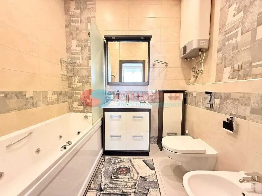 Фото Rent a 3-room apartment, Raisy Okipnoi Street 18 Kyiv for long-term rent, price: 1950 USD, code 5566