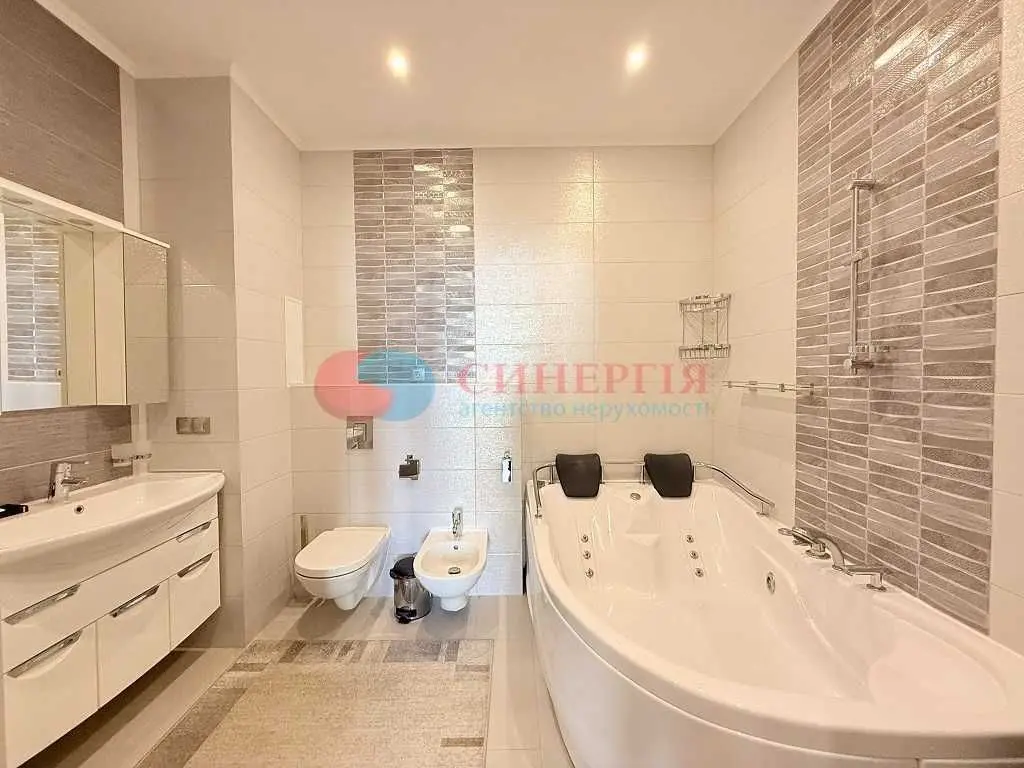Фото Rent a 3-room apartment, Raisy Okipnoi Street 18 Kyiv for long-term rent, price: 1950 USD, code 5566