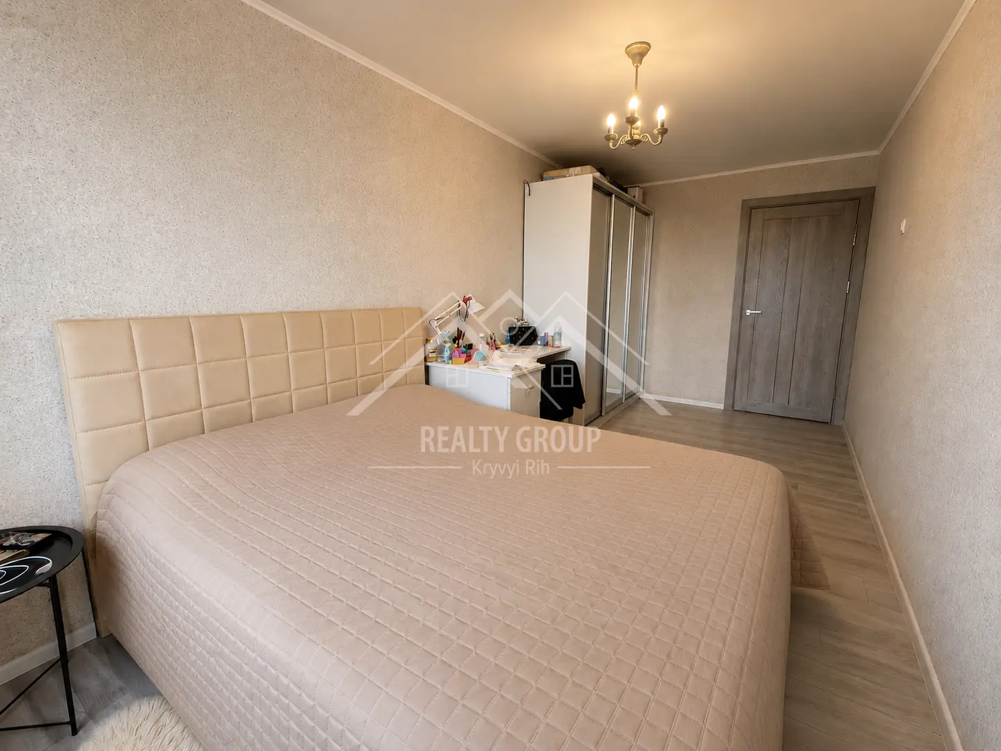 Фото Продаю 2 кімнатну квартиру, 45 кв. м, Володимира Бизова вул. (Якіра) 1 Кривий Ріг, ціна: 29000 $, код 5569