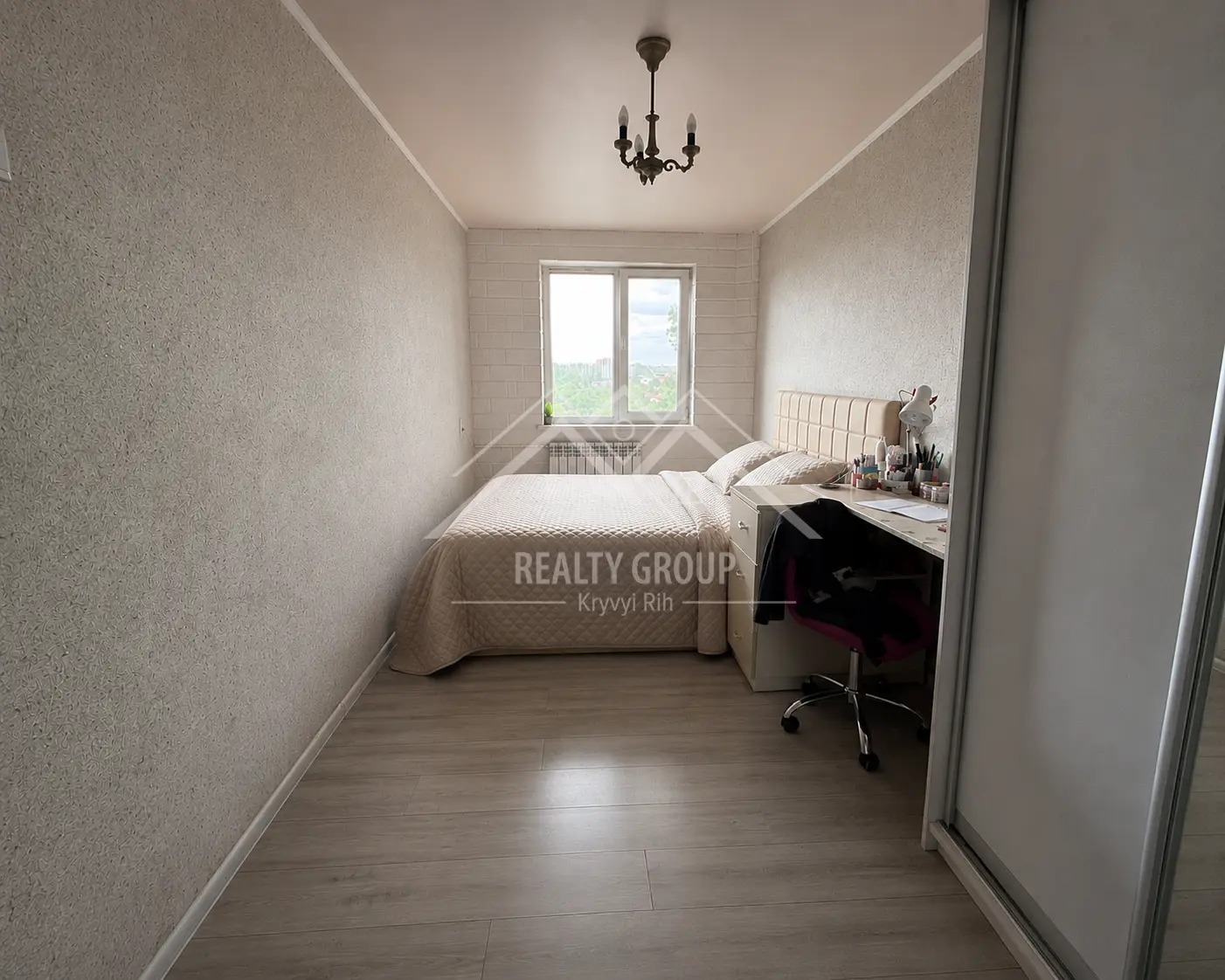 Фото Продаю 2 кімнатну квартиру, 45 кв. м, Володимира Бизова вул. (Якіра) 1 Кривий Ріг, ціна: 29000 $, код 5569