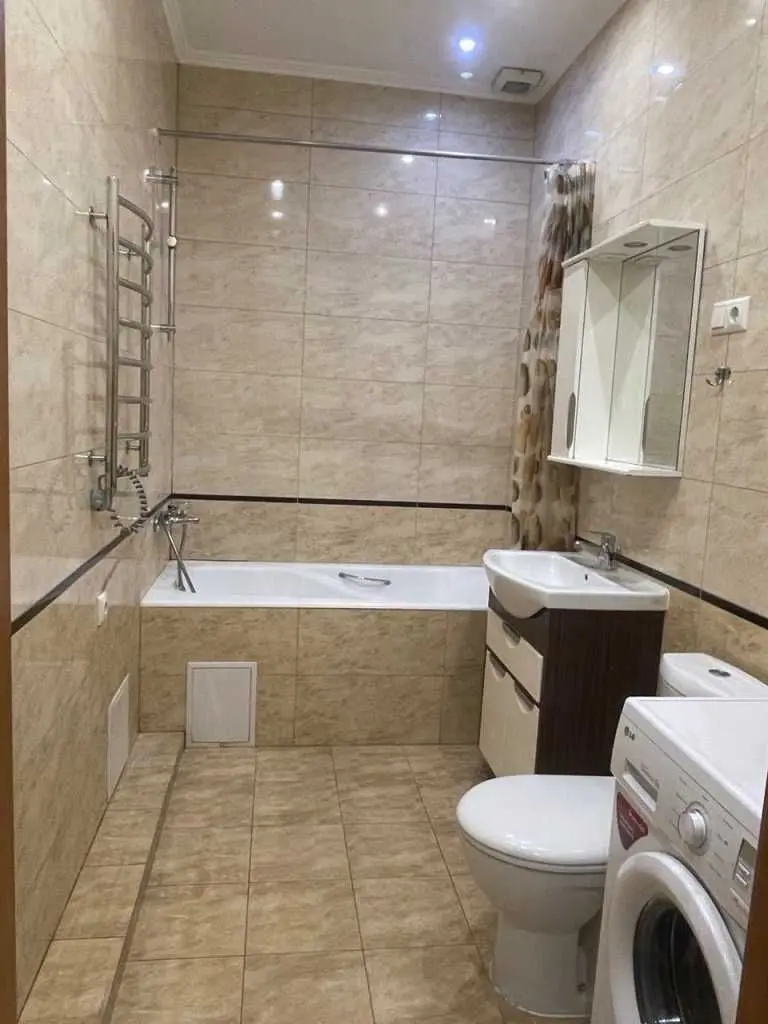 Фото Зняти 2 кімнатну квартиру, Жилянська вул.  Київ в довгострокову оренду, ціна: 600 USD, код 5583