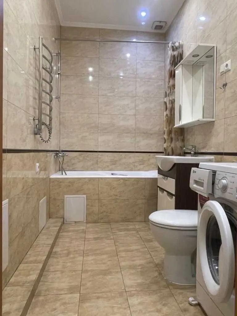 Фото Зняти 2 кімнатну квартиру, Жилянська вул.  Київ в довгострокову оренду, ціна: 600 USD, код 5583