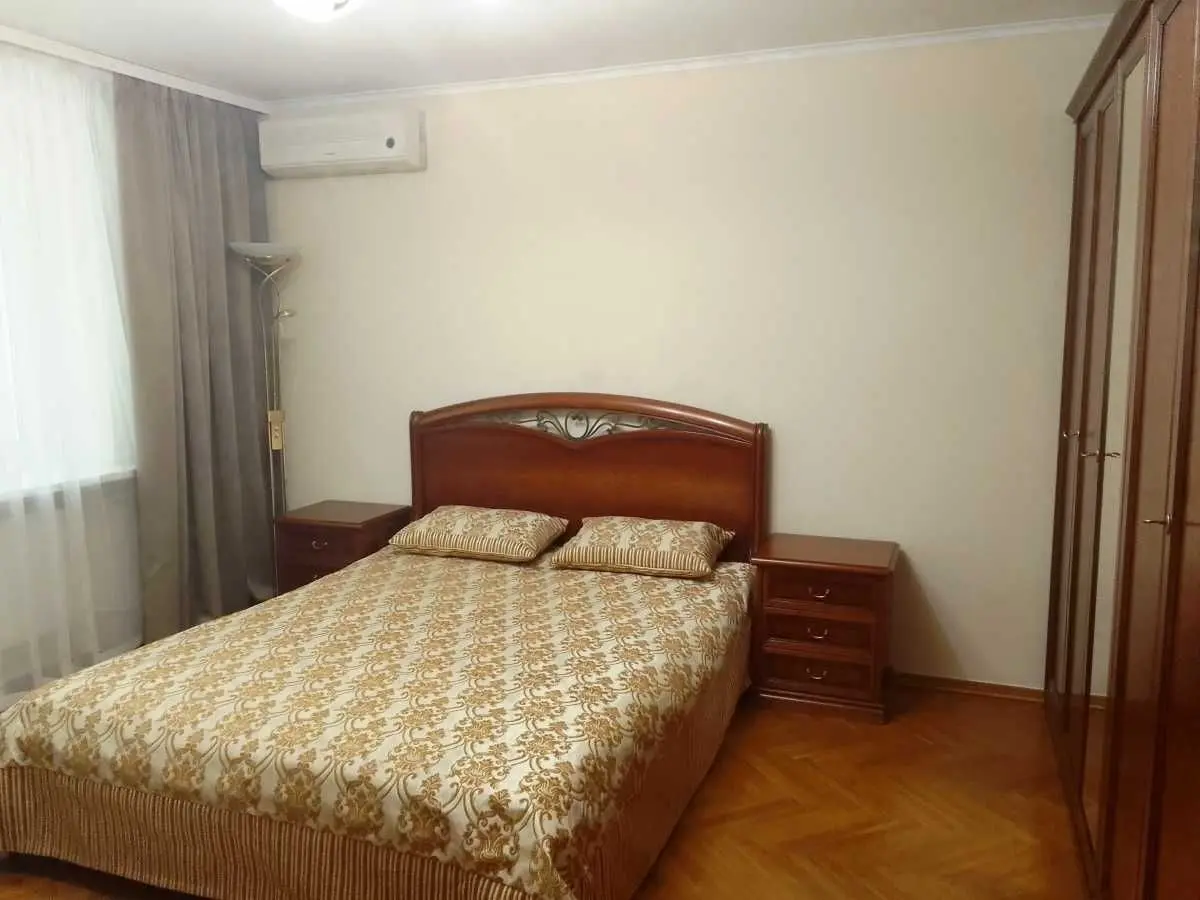 Фото Зняти 4 кімнатну квартиру, Тургенєвська вул. 16 Київ в довгострокову оренду, ціна: 35000 UAH, код 5584