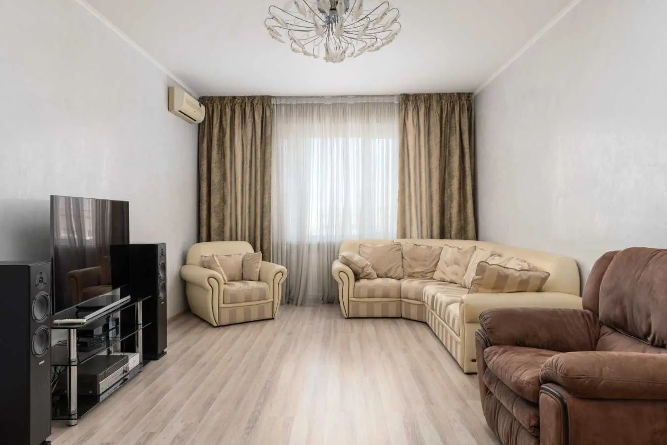 Фото Продаю 3 кімнатну квартиру, 120 кв. м, Маршала Конєва вул.  Київ, ціна: 240000 USD, код 5599