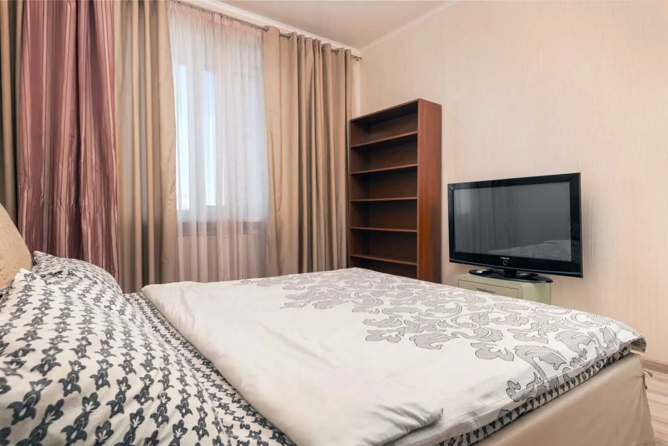Фото Продаю 3 кімнатну квартиру, 120 кв. м, Маршала Конєва вул.  Київ, ціна: 240000 USD, код 5599