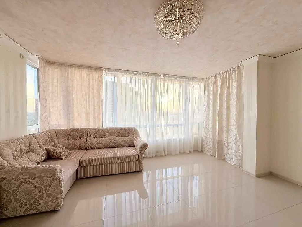 Фото Продаю 1 кімнатну квартиру, 65 кв. м, Практична вул. 2 Київ, ціна: 129000 USD, код 5614
