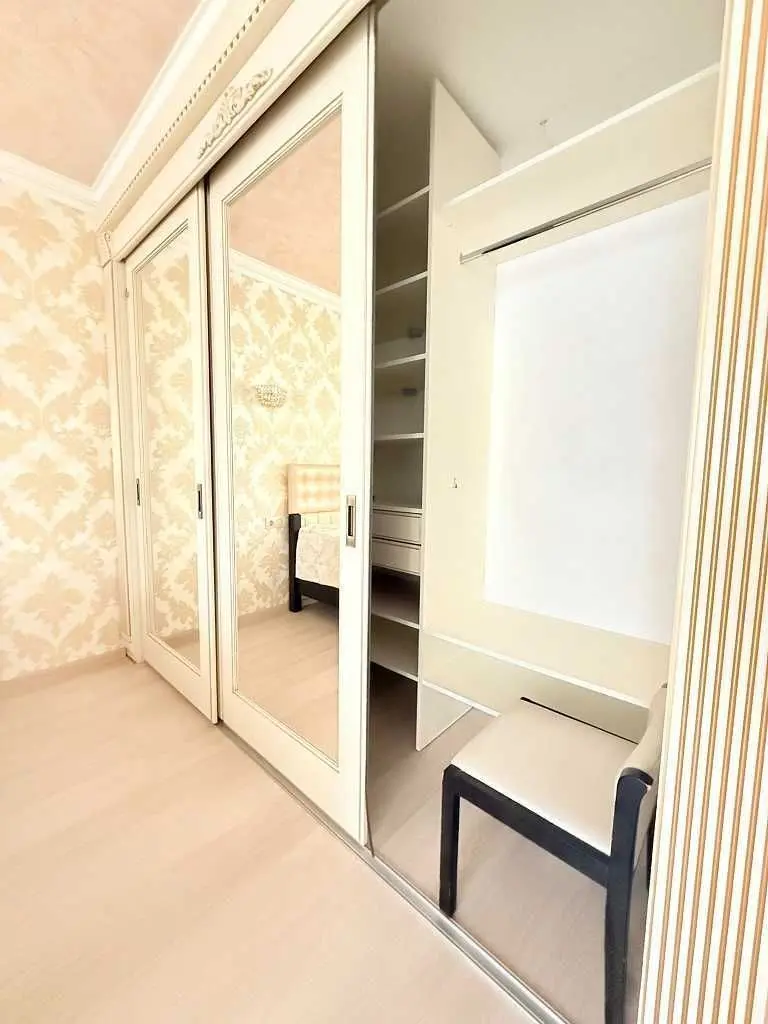 Фото Продаю 1 кімнатну квартиру, 65 кв. м, Практична вул. 2 Київ, ціна: 129000 USD, код 5614