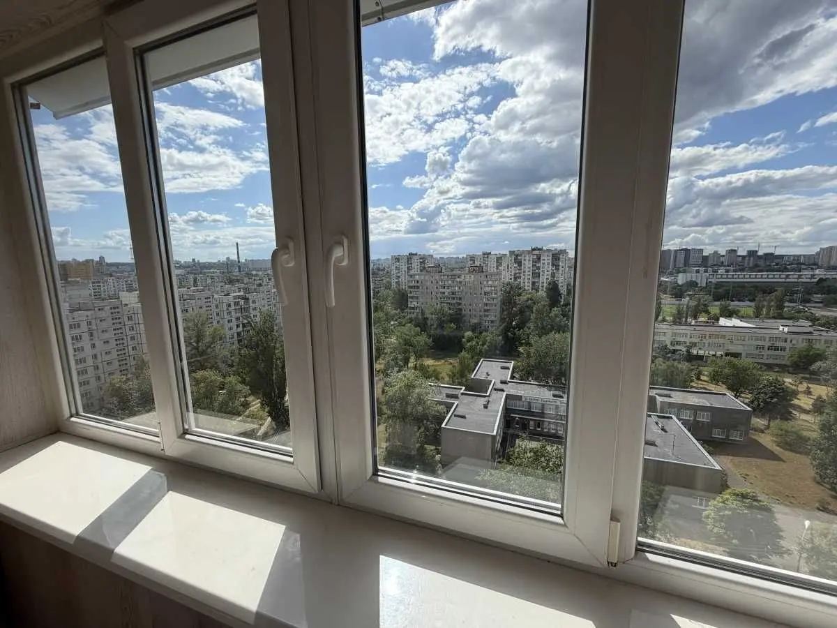 Фото Зняти 3 кімнатну квартиру, Левка Лукʼяненка вул. (Маршала Тимошенка)  Київ в довгострокову оренду, ціна: 20000 UAH, код 5636