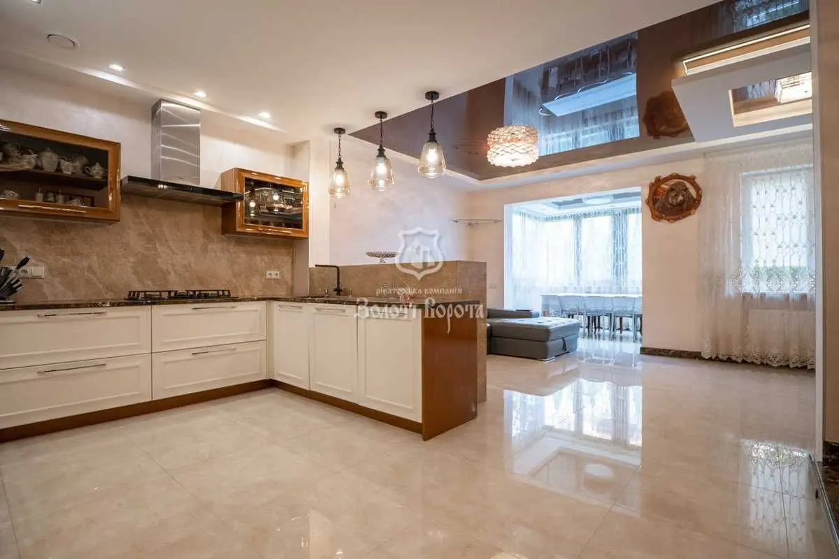Фото Selling a house, 200 sq.m., Bohatyrskyi proyizd  Kyiv, price: 280000 USD, code 5642