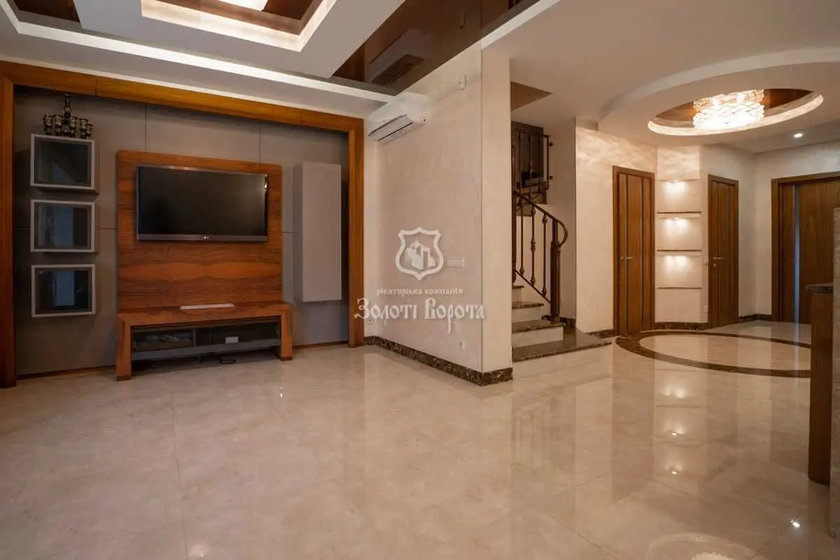 Фото Selling a house, 200 sq.m., Bohatyrskyi proyizd  Kyiv, price: 280000 USD, code 5642