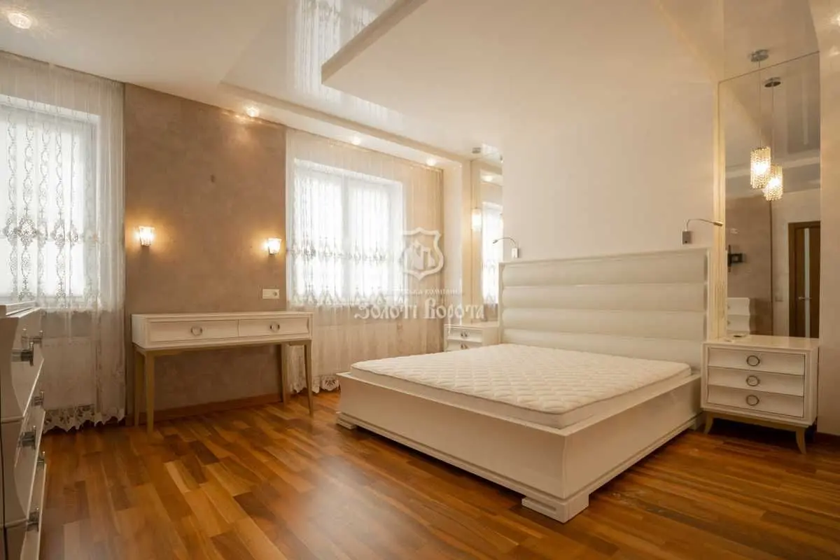 Фото Selling a house, 200 sq.m., Bohatyrskyi proyizd  Kyiv, price: 280000 USD, code 5642