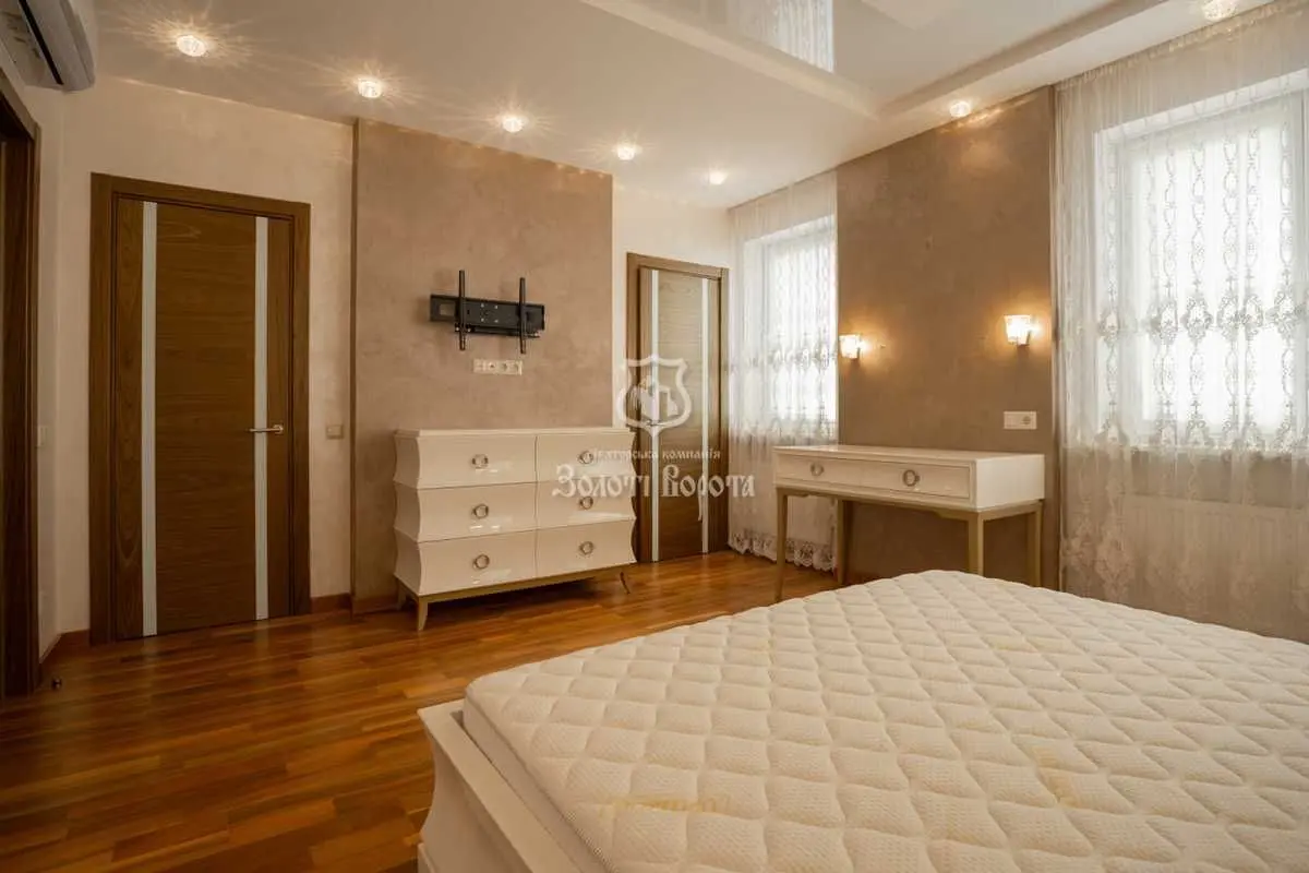 Фото Selling a house, 200 sq.m., Bohatyrskyi proyizd  Kyiv, price: 280000 USD, code 5642