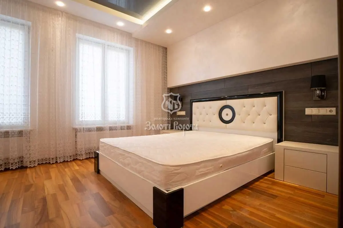 Фото Selling a house, 200 sq.m., Bohatyrskyi proyizd  Kyiv, price: 280000 USD, code 5642