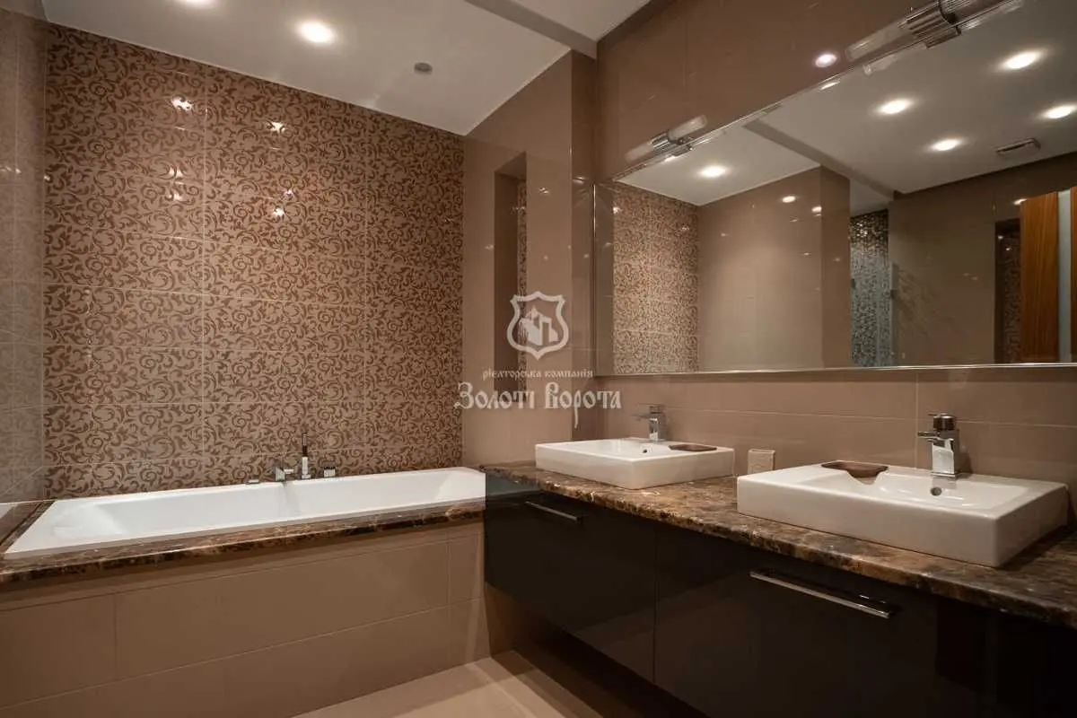 Фото Selling a house, 200 sq.m., Bohatyrskyi proyizd  Kyiv, price: 280000 USD, code 5642