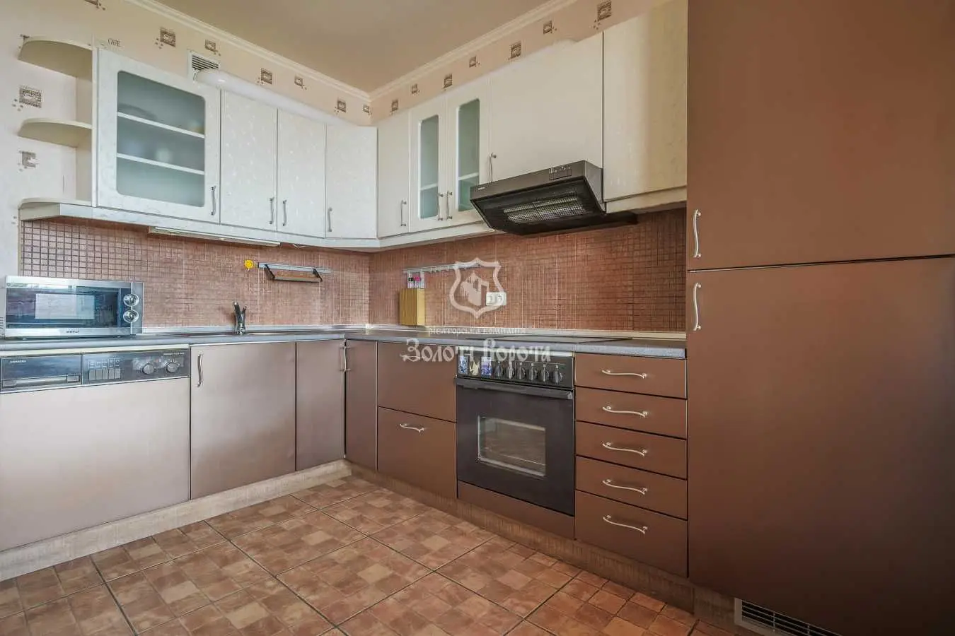 Фото Selling a 1-room apartment, 45 sq.m., Revutskoho Street 42а Kyiv, price: 95000 USD, code 5647