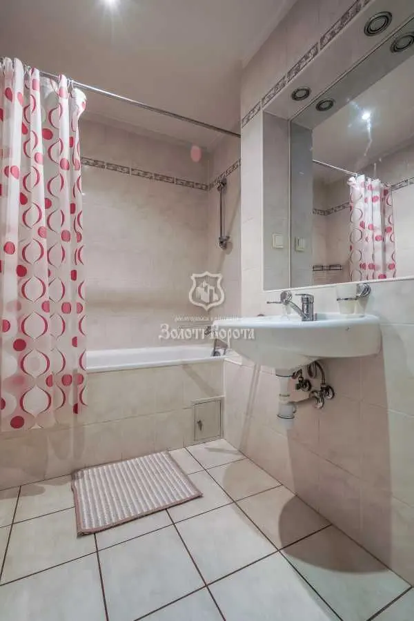 Фото Selling a 1-room apartment, 45 sq.m., Revutskoho Street 42а Kyiv, price: 95000 USD, code 5647