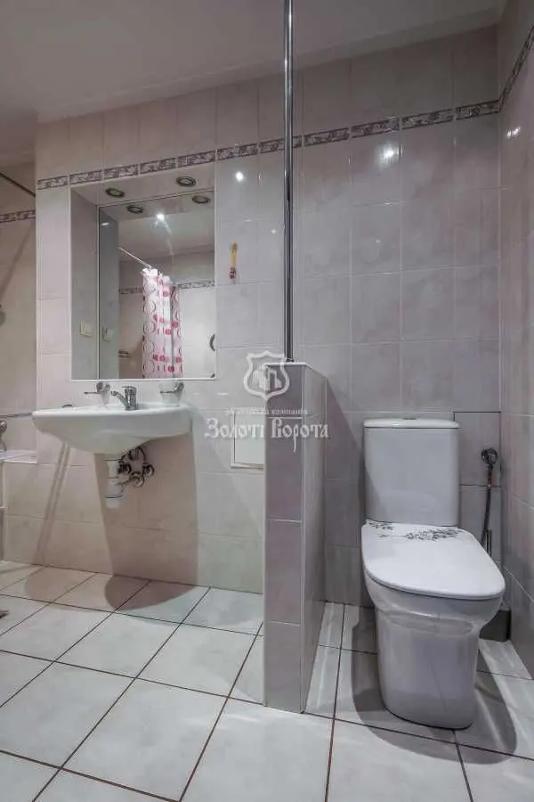 Фото Selling a 1-room apartment, 45 sq.m., Revutskoho Street 42а Kyiv, price: 95000 USD, code 5647