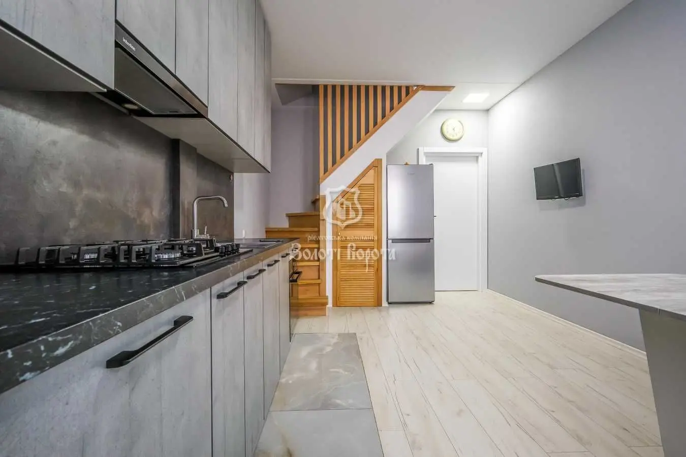Фото Продаю 2 кімнатну квартиру, 99.6 кв. м, Бишівська вул. 5 Софіївська Борщагівка, ціна: 100000 USD, код 5675