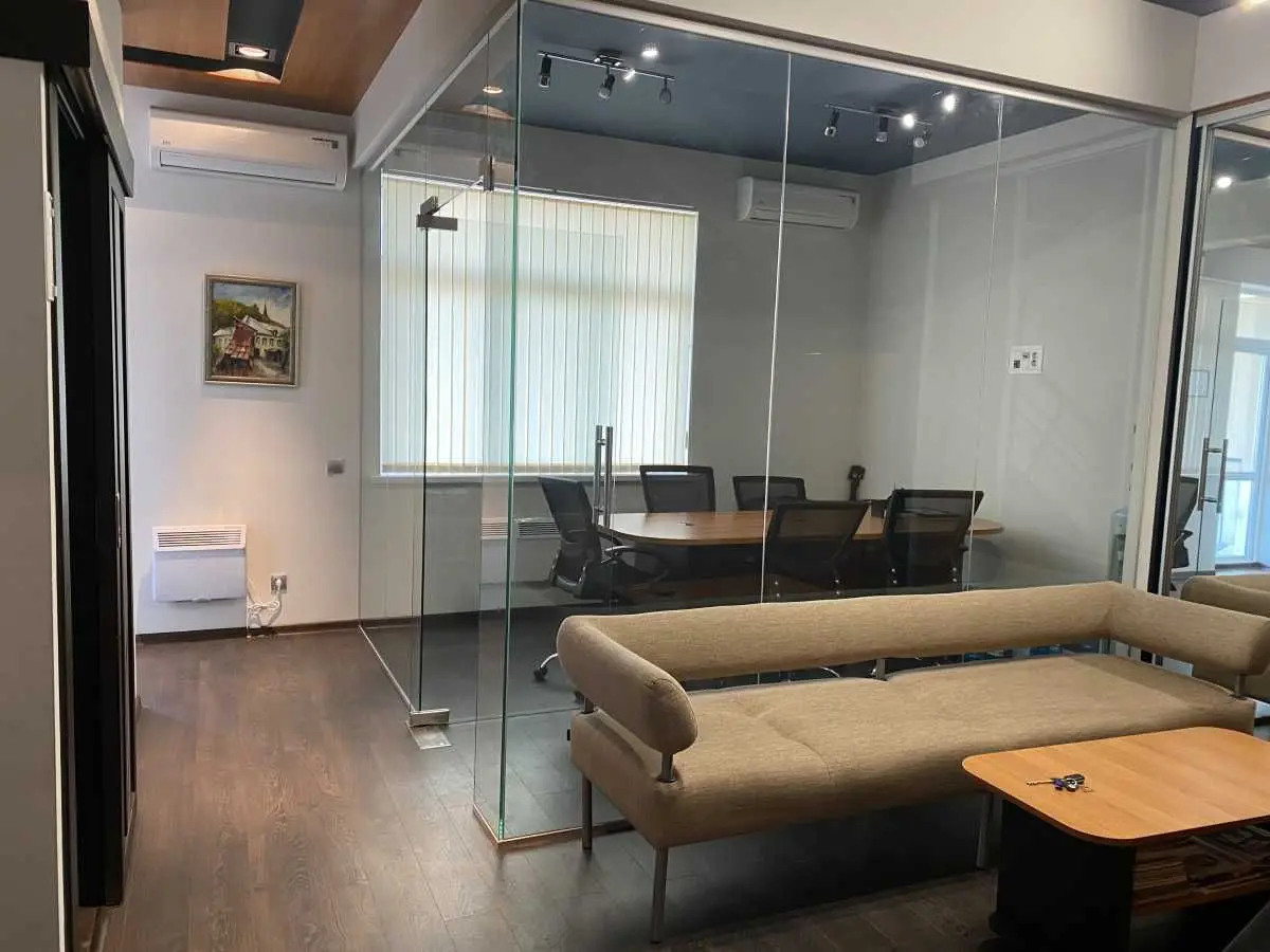 Фото Rent an office, Lypska Street 19/7 Kyiv for long-term rent, price: 3100 USD, code 5685