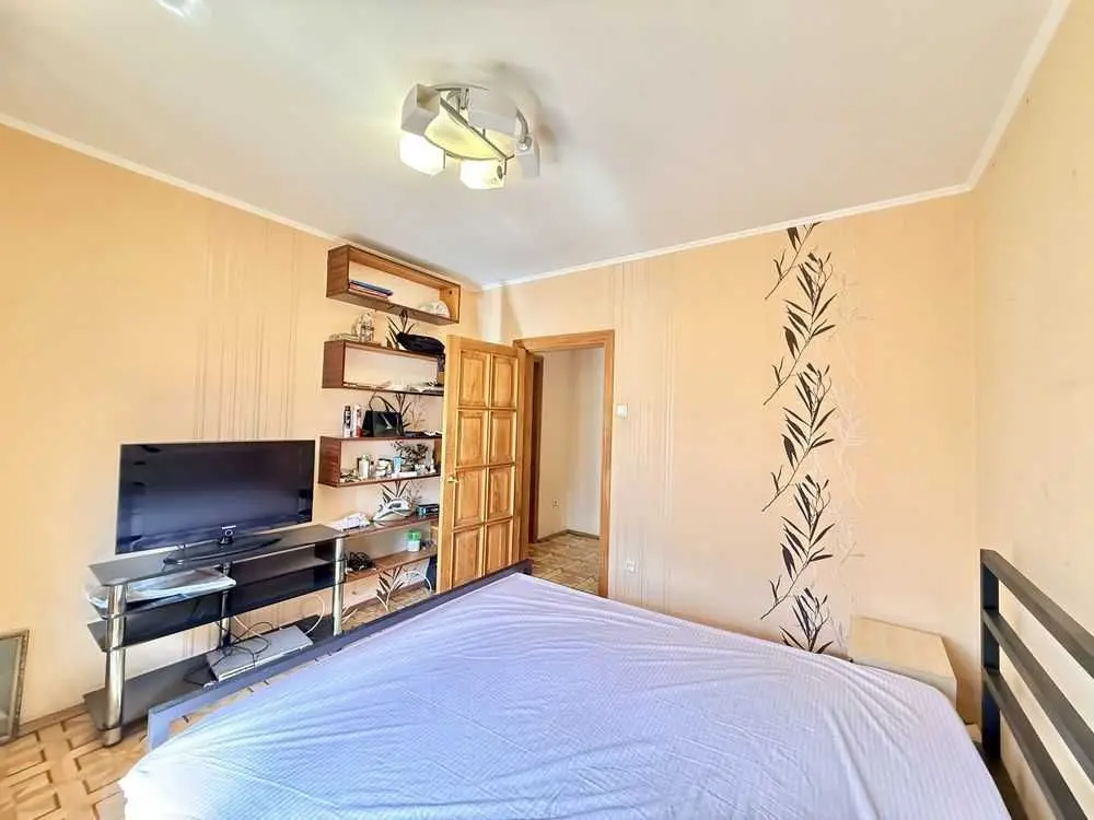 Фото Продаю 4 кімнатну квартиру, 94.9 кв. м, Квітуча вул.  Київ, ціна: 66999 USD, код 5738