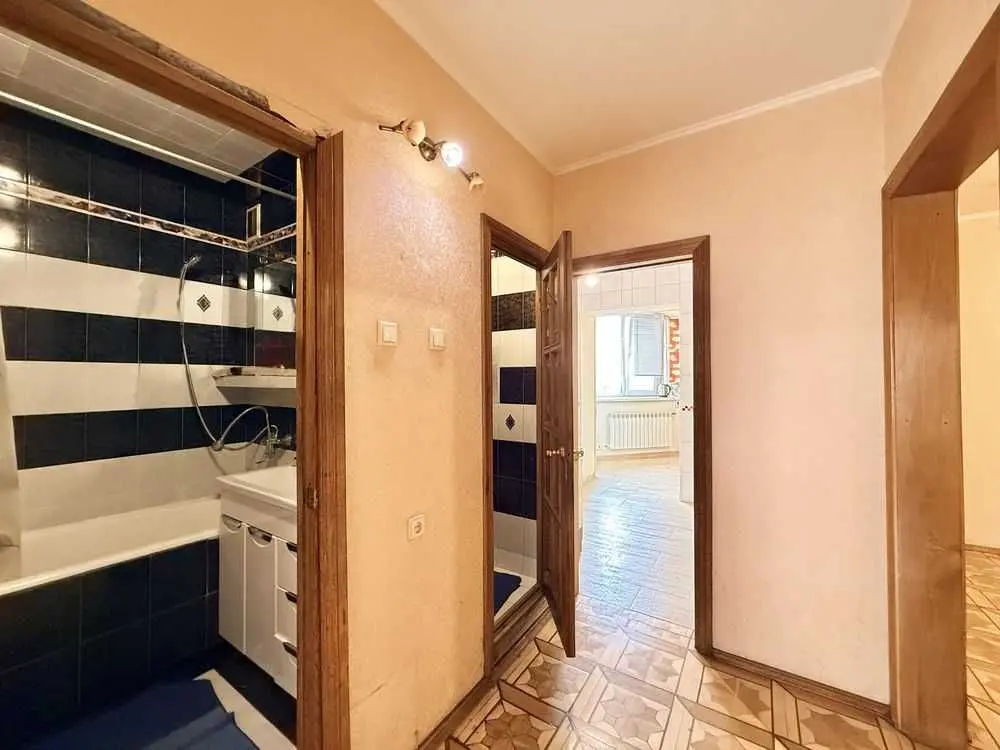 Фото Продаю 4 кімнатну квартиру, 94.9 кв. м, Квітуча вул.  Київ, ціна: 66999 USD, код 5738