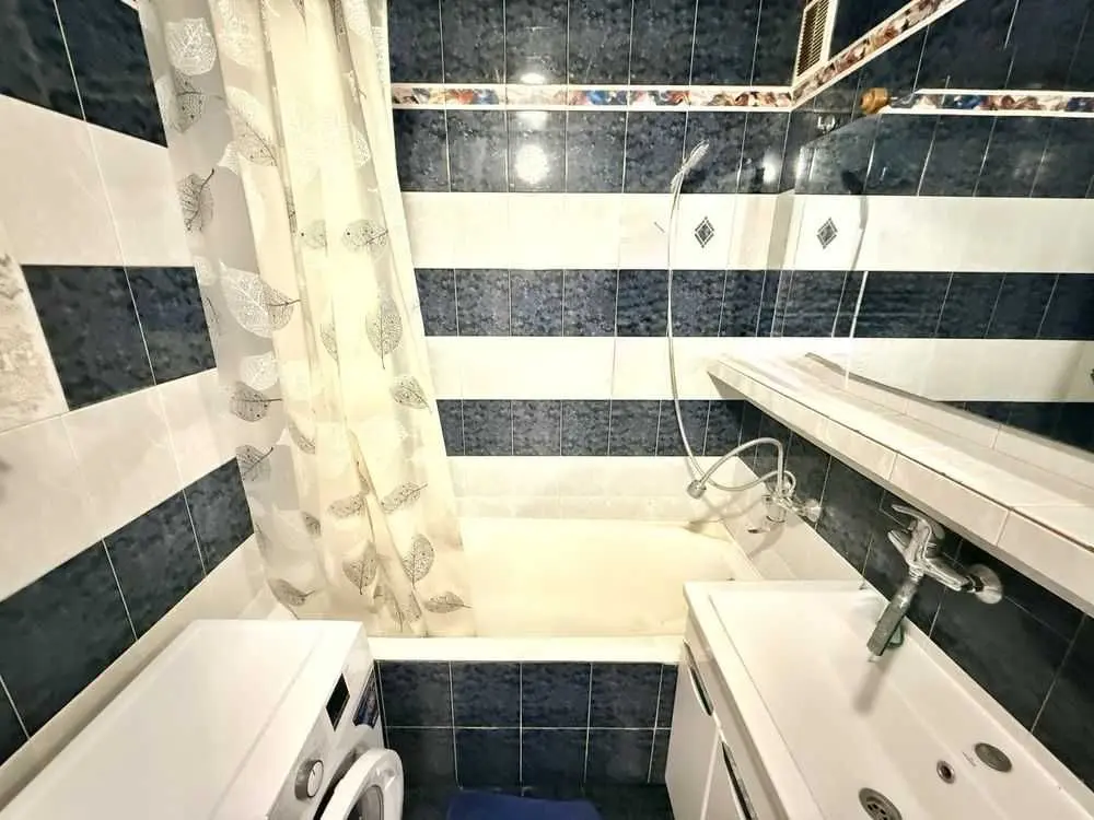 Фото Продаю 4 кімнатну квартиру, 94.9 кв. м, Квітуча вул.  Київ, ціна: 66999 USD, код 5738