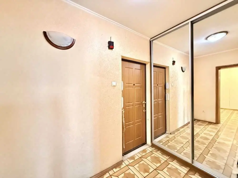 Фото Продаю 4 кімнатну квартиру, 94.9 кв. м, Квітуча вул.  Київ, ціна: 66999 USD, код 5738