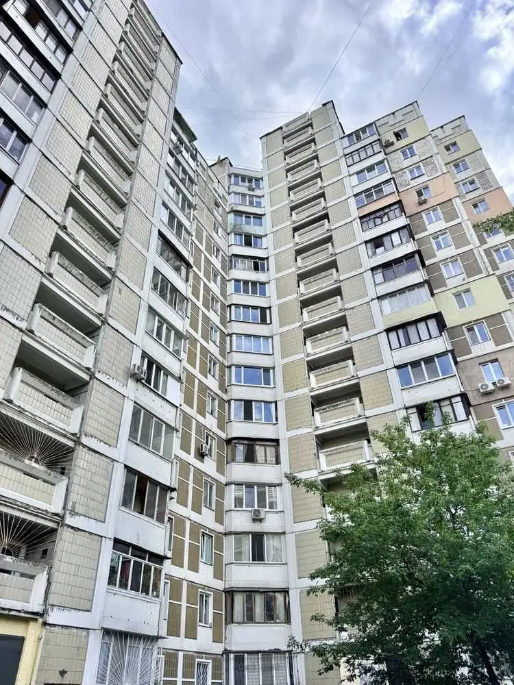 Фото Продаю 4 кімнатну квартиру, 94.9 кв. м, Квітуча вул.  Київ, ціна: 66999 USD, код 5738