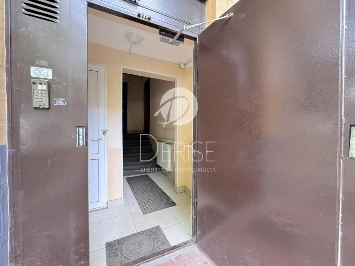 Фото Selling a 2-room apartment, 47 sq.m., Krasnokutska Street  Kyiv, price: 75000 USD, code 5752